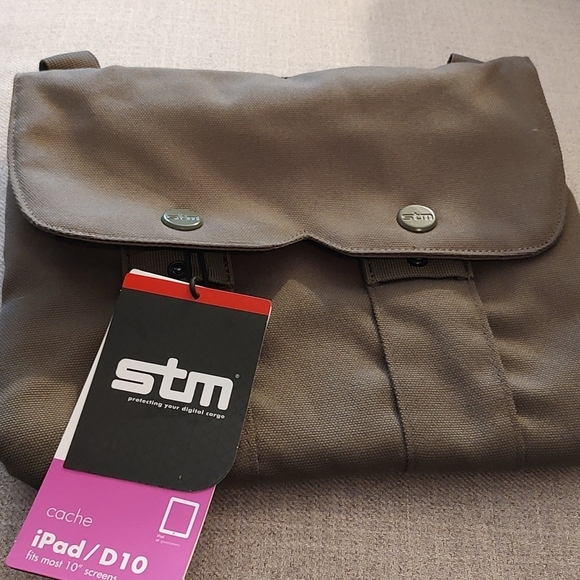 STM Cache IPad Netbook Tablet Shoulder Bag Olive Green - Picture 1 of 2